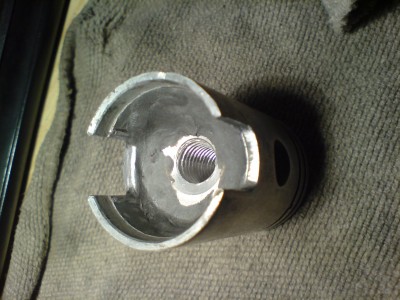 Knetmetall im Kolben.JPG