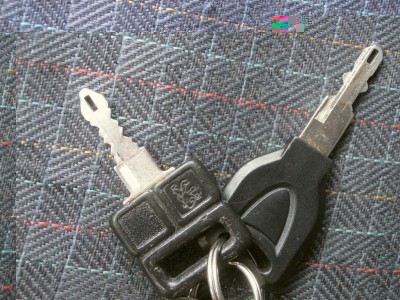 kleiner Schlüssel für die Türen<br />großer Schlüssel für Zündschloss