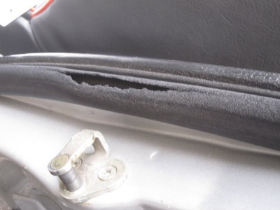 Türgummi hat Löcher