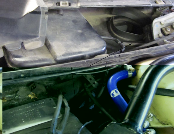 Schläuche am Unterdruckbehälter