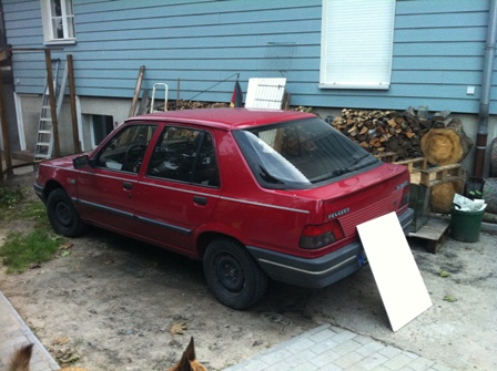 Peugeot von hinten.jpg