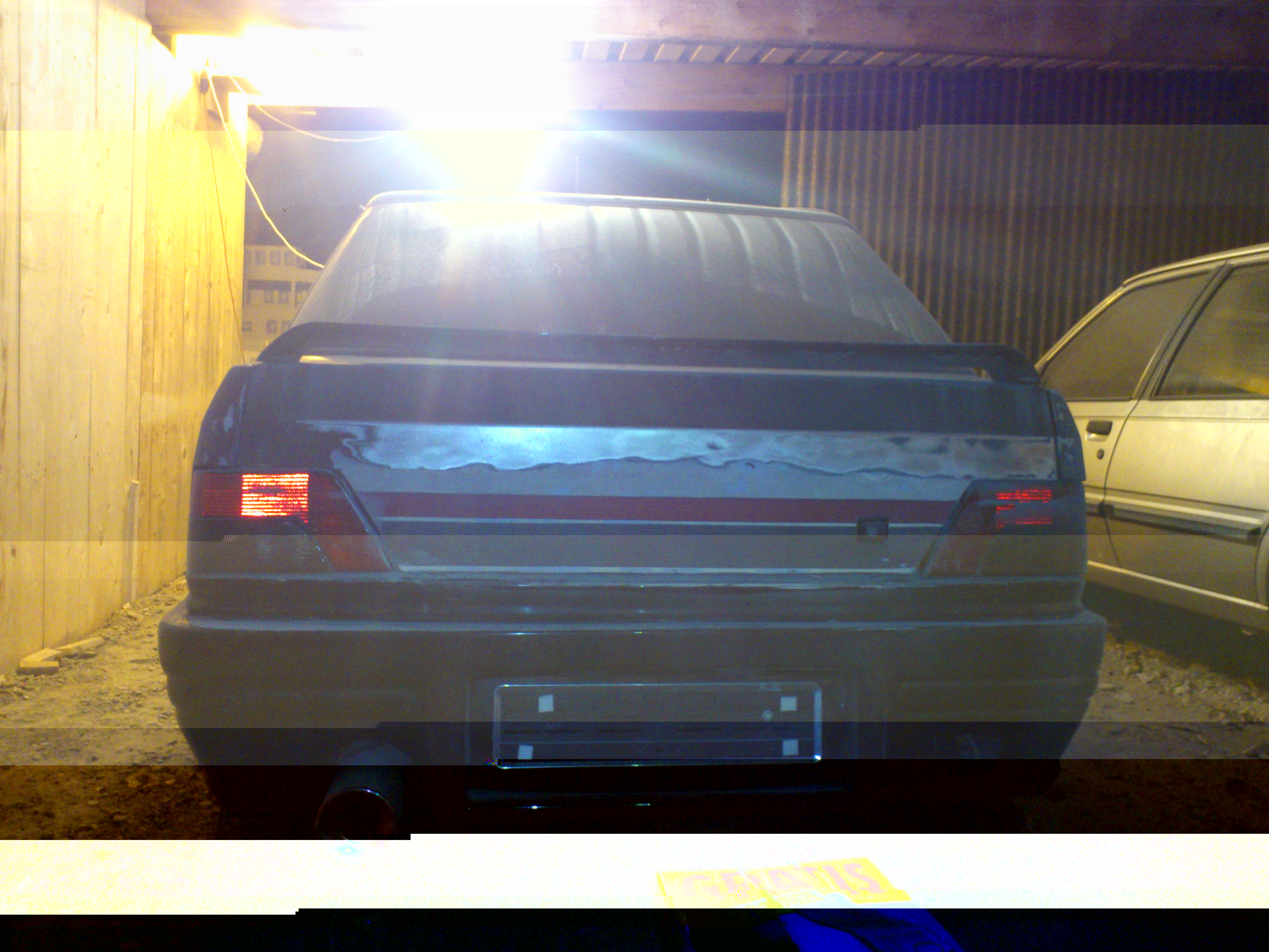 Der Wagen ist wieder am alten Standort und die Schleifarbeiten beginnen... Da entdeckt man so vieles unerwartetes...