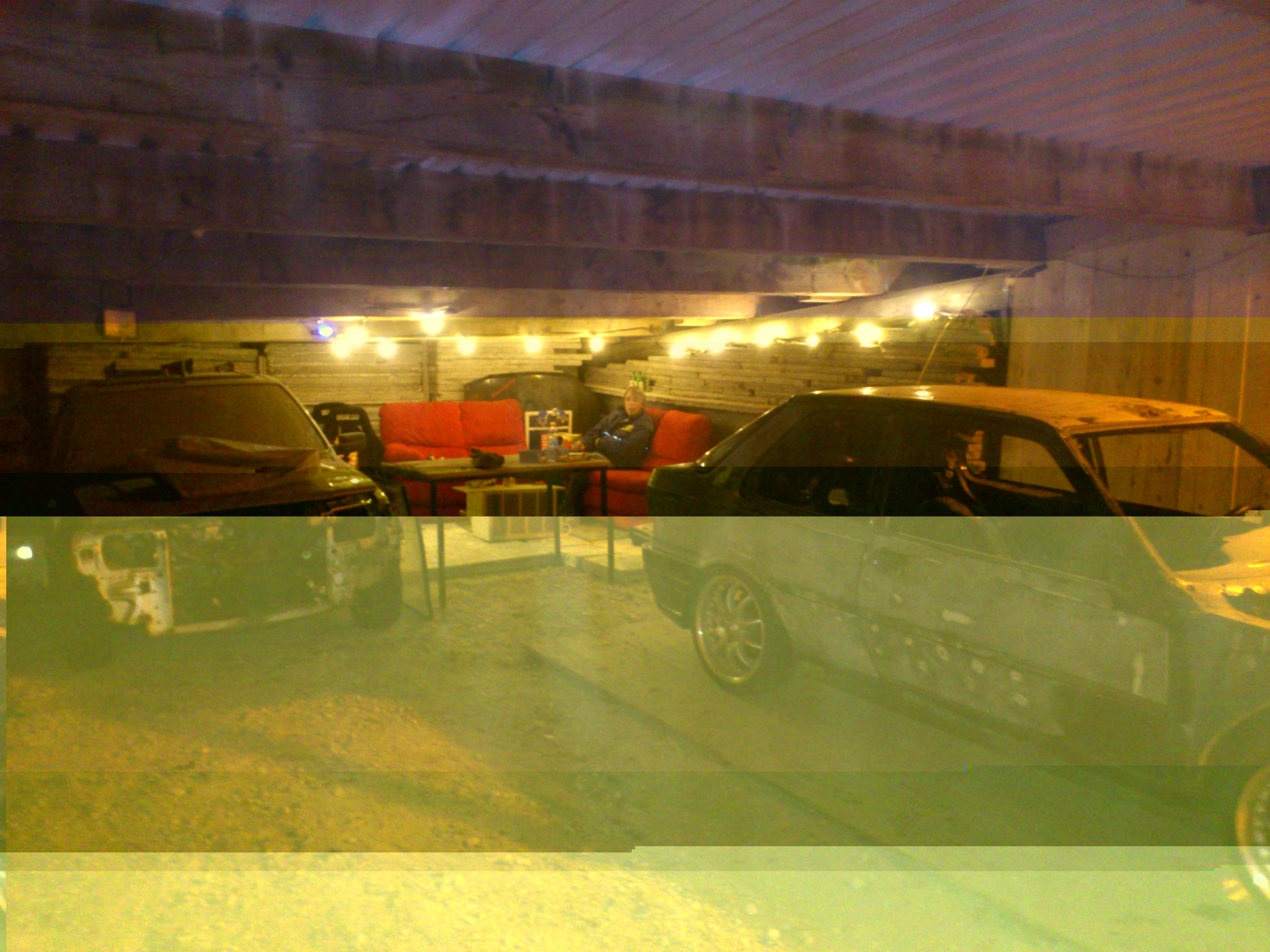 Und das man richtig arbeiten kann wird der ganze Gerümpel vom Vorgänger entfernt und Platz gemacht! ;-P