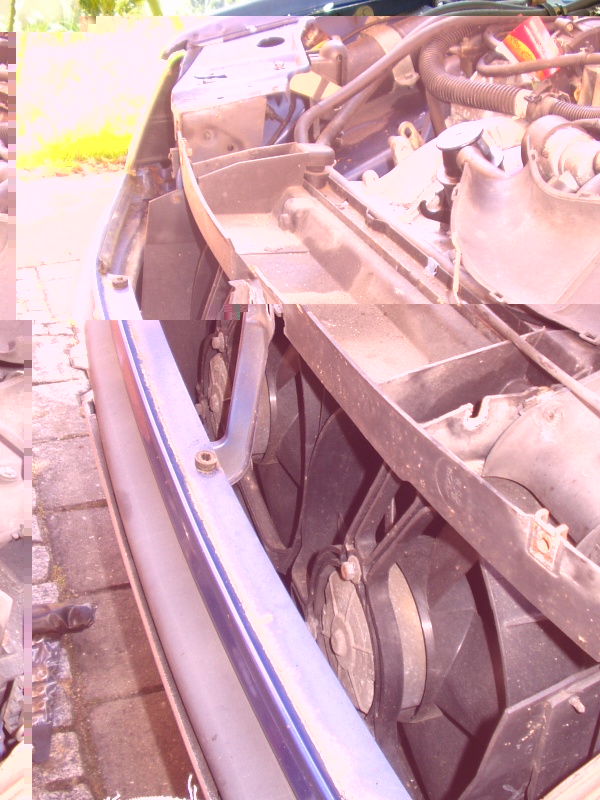 von unten scheint dicht zu sein, durch die Motorhaube selbst auch von vorn - einzig hinter dem Kühler entlang wäre eine Option?!